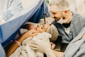 Featured image for مراحل الولادة الطبيعية: دليل عملي لفهم كل مرحلة بوضوح